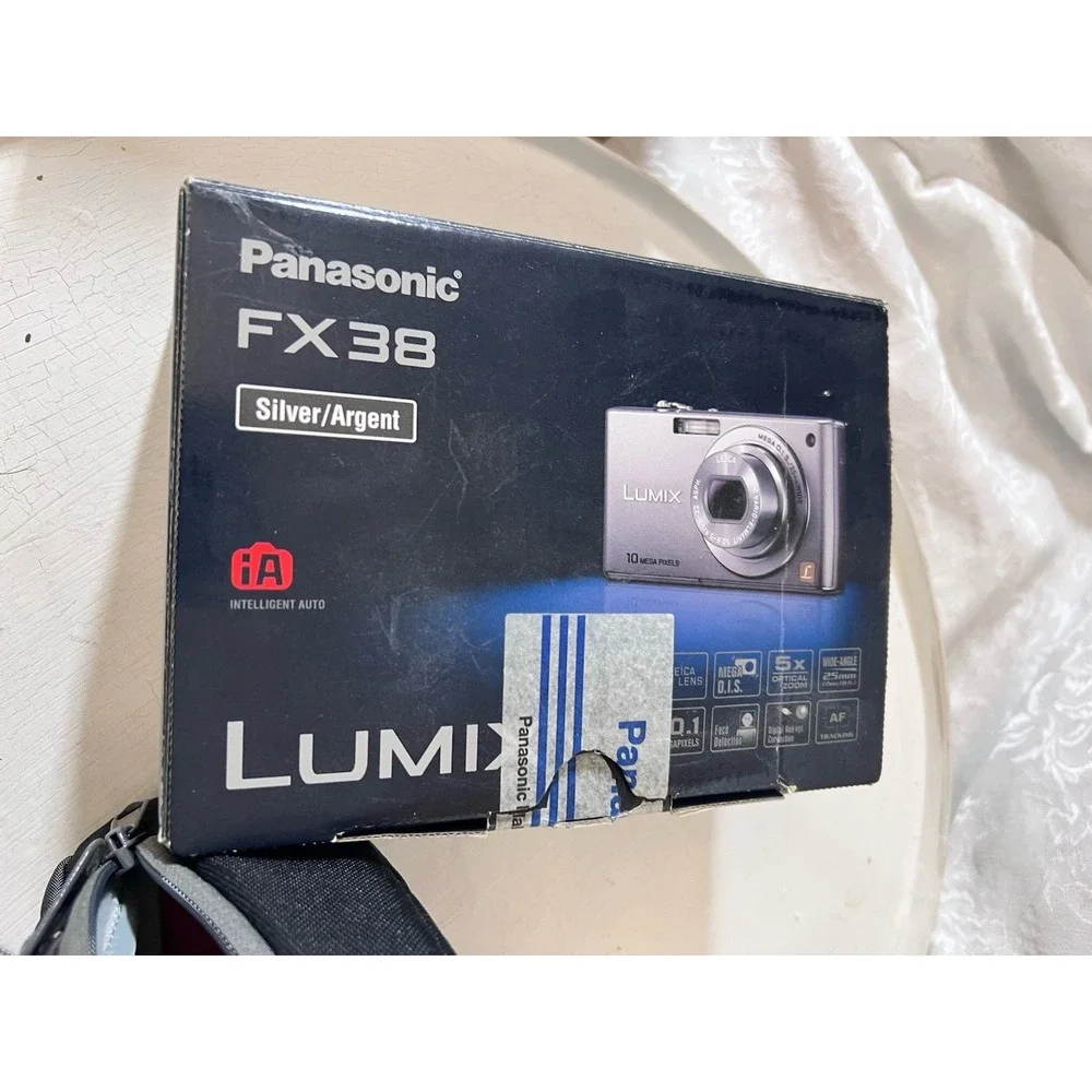 Panasonic Lumix DMC-FX38 Silver compact camera - Tested! W Charger & Case EUC